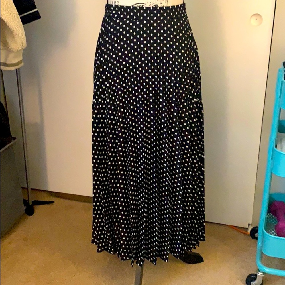 Black/white polka dot pleated skirt